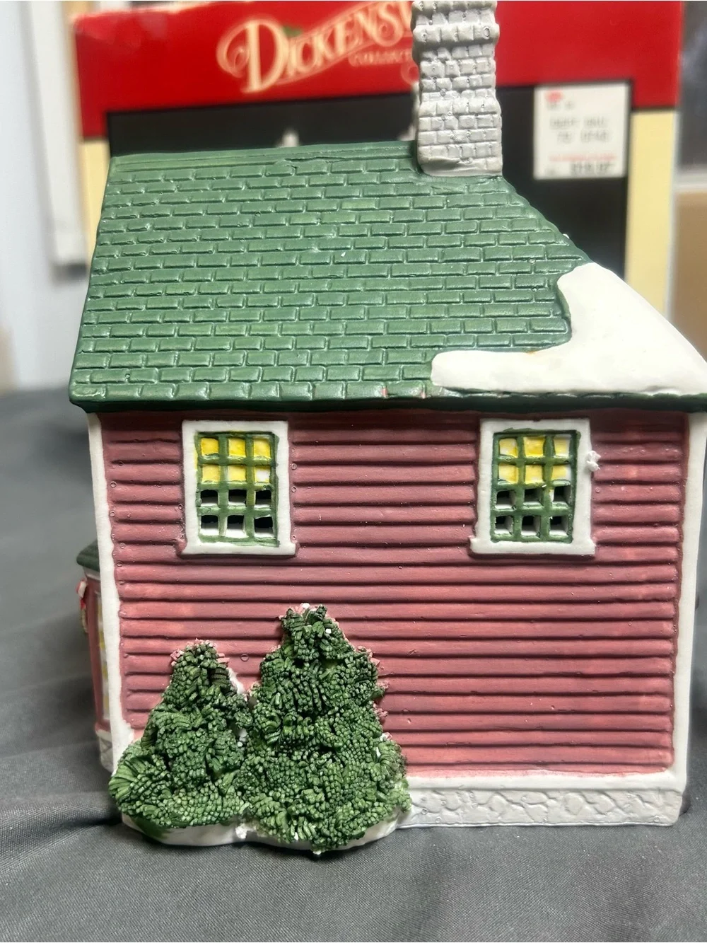 Lemax Pink & Green Dickensvale Holiday Cottage Figurine